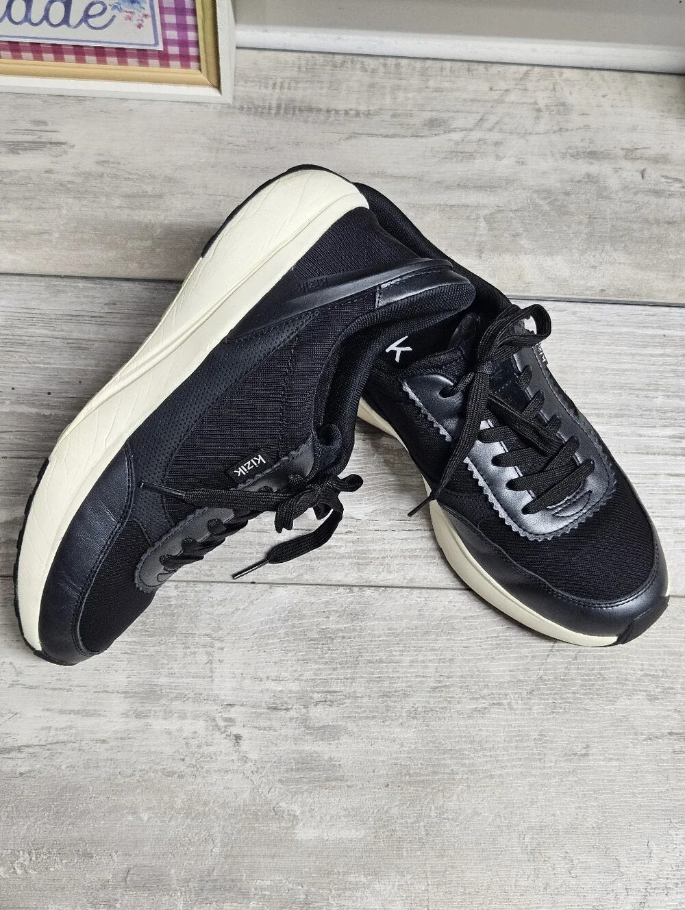 Kizik Paris Black/Pristine Leather Hands-Free Sneakers Womens 9
